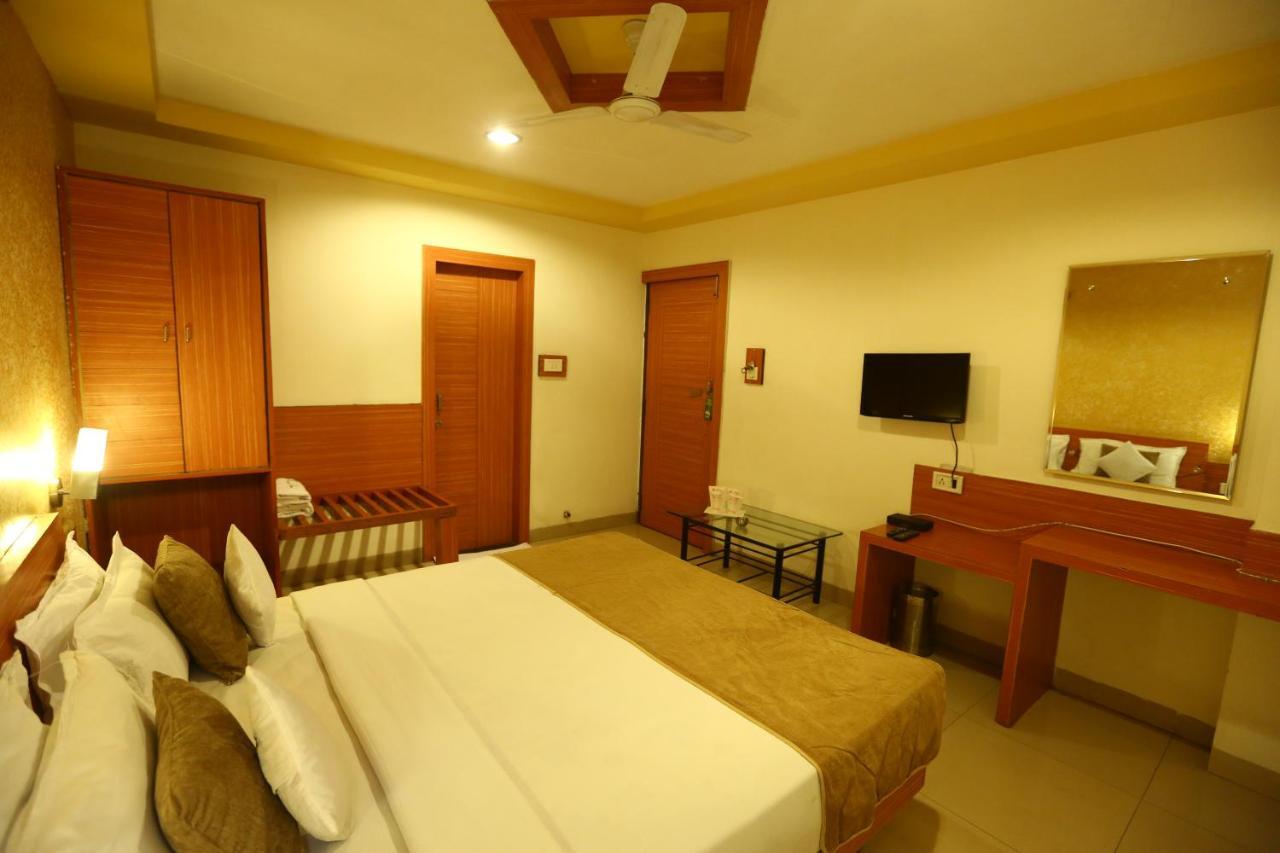 Hotel Paradise Индаур Экстерьер фото